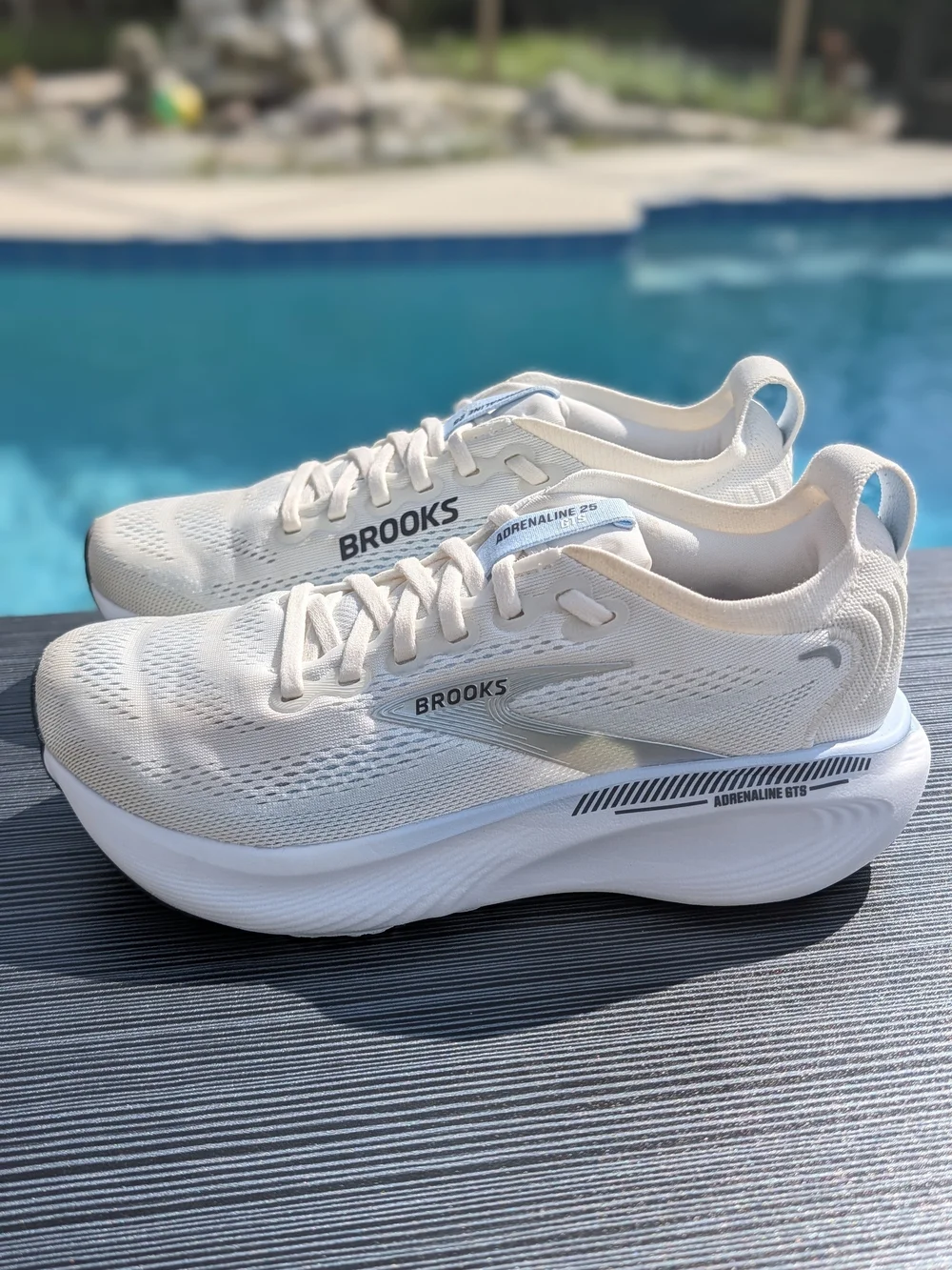 Brooks Adrenaline GTS25 Women's Size 8 Running Shoes Star White Nantucket Chrome